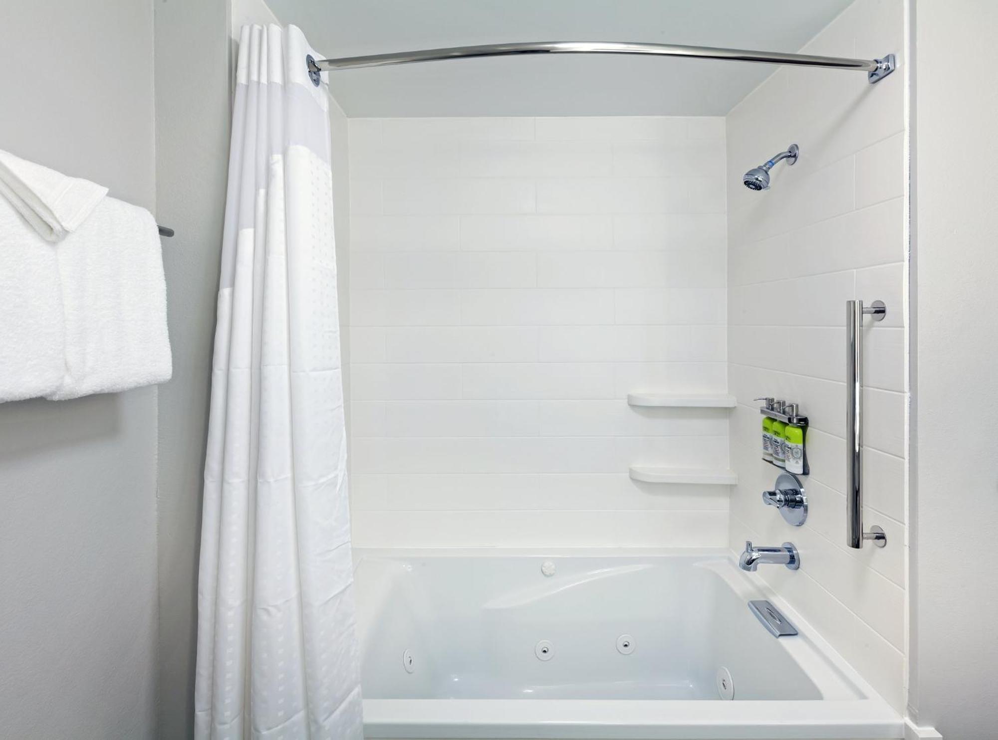 Holiday Inn Express & Suites Tulsa South - Woodland Hills By Ihg Kültér fotó