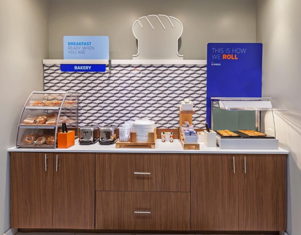 Holiday Inn Express & Suites Tulsa South - Woodland Hills By Ihg Kültér fotó